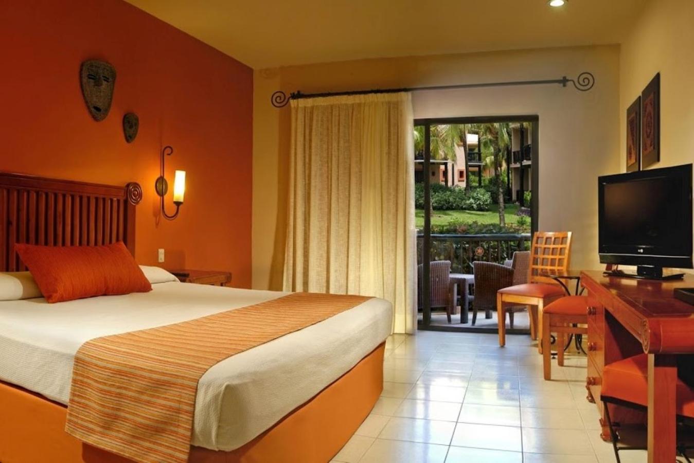 Catalonia Riviera Maya Resort & Spa Puerto Aventuras Szoba fotó A room at Iberostar Grand Hotel Bávaro